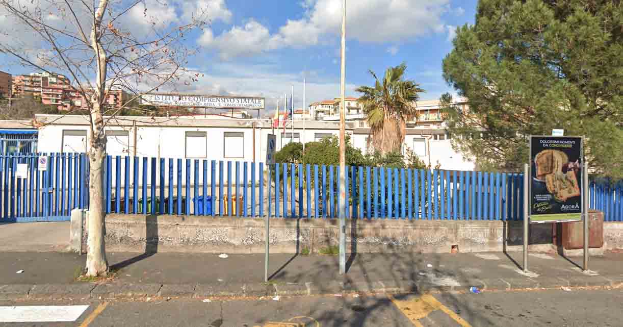 Stendardo Pubblicitario Via Aldo Moro fronte scuola - Gravina di Catania